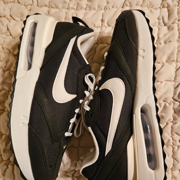 Shoes - Picture 3 of 4